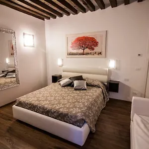 Silver Apartment Venice